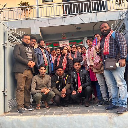 Hotel Middle Point Pvt Ltd Pokhara Exteriör bild