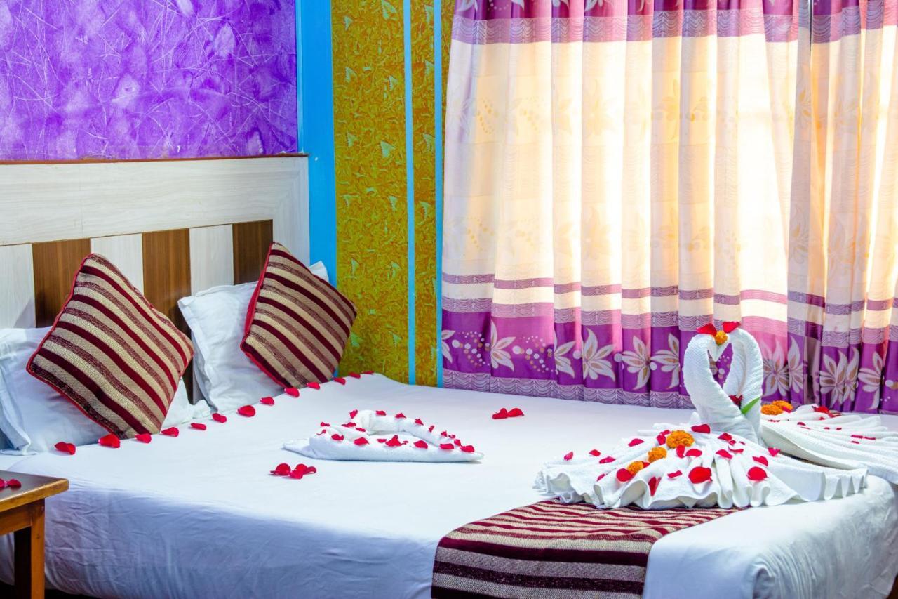 Hotel Middle Point Pvt Ltd Pokhara Exteriör bild