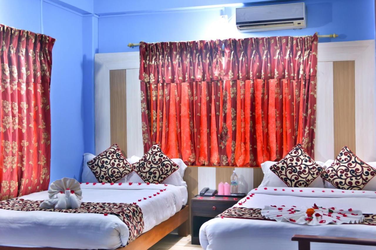 Hotel Middle Point Pvt Ltd Pokhara Exteriör bild