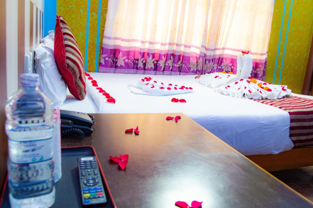 Hotel Middle Point Pvt Ltd Pokhara Exteriör bild