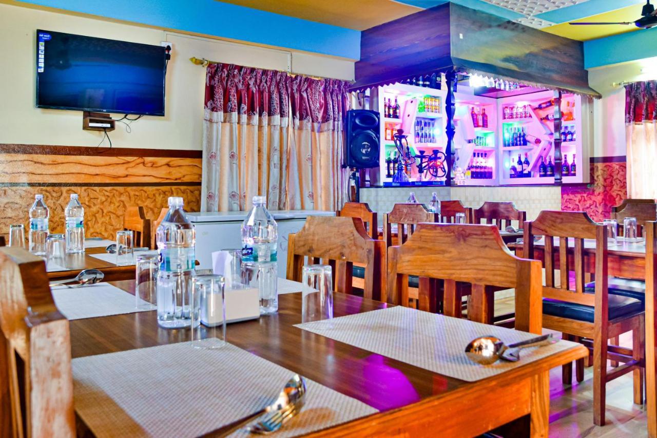 Hotel Middle Point Pvt Ltd Pokhara Exteriör bild