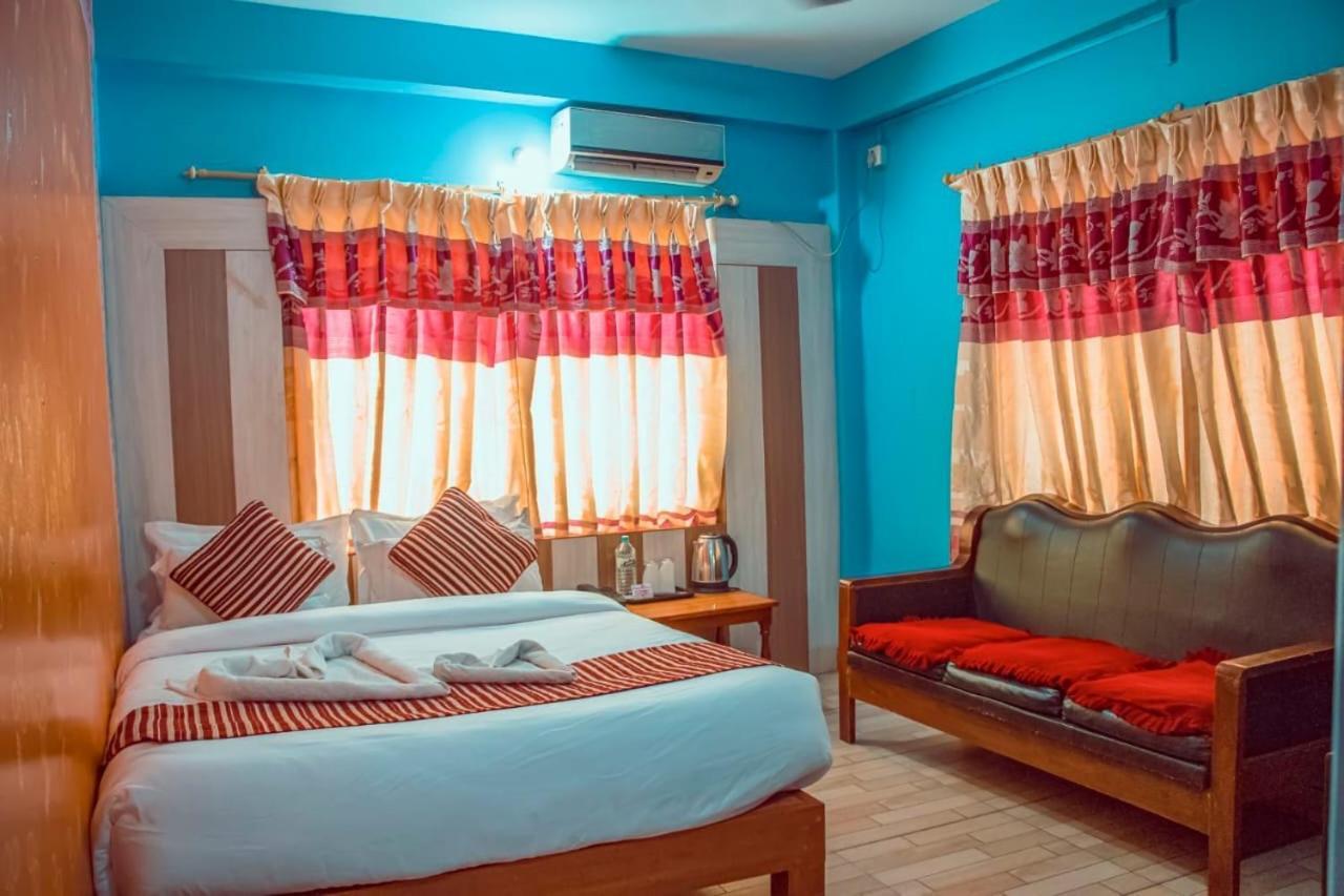 Hotel Middle Point Pvt Ltd Pokhara Exteriör bild