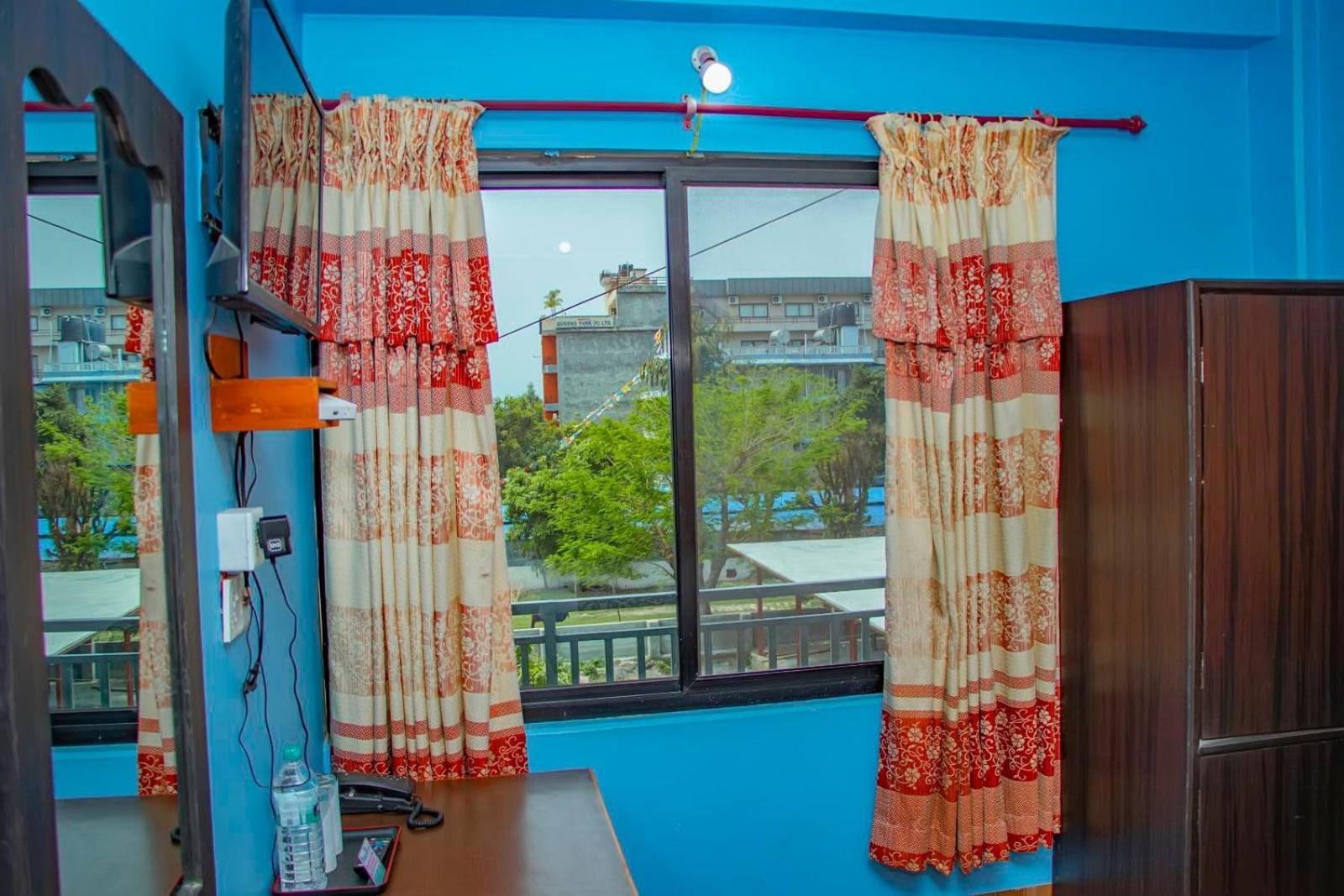 Hotel Middle Point Pvt Ltd Pokhara Exteriör bild