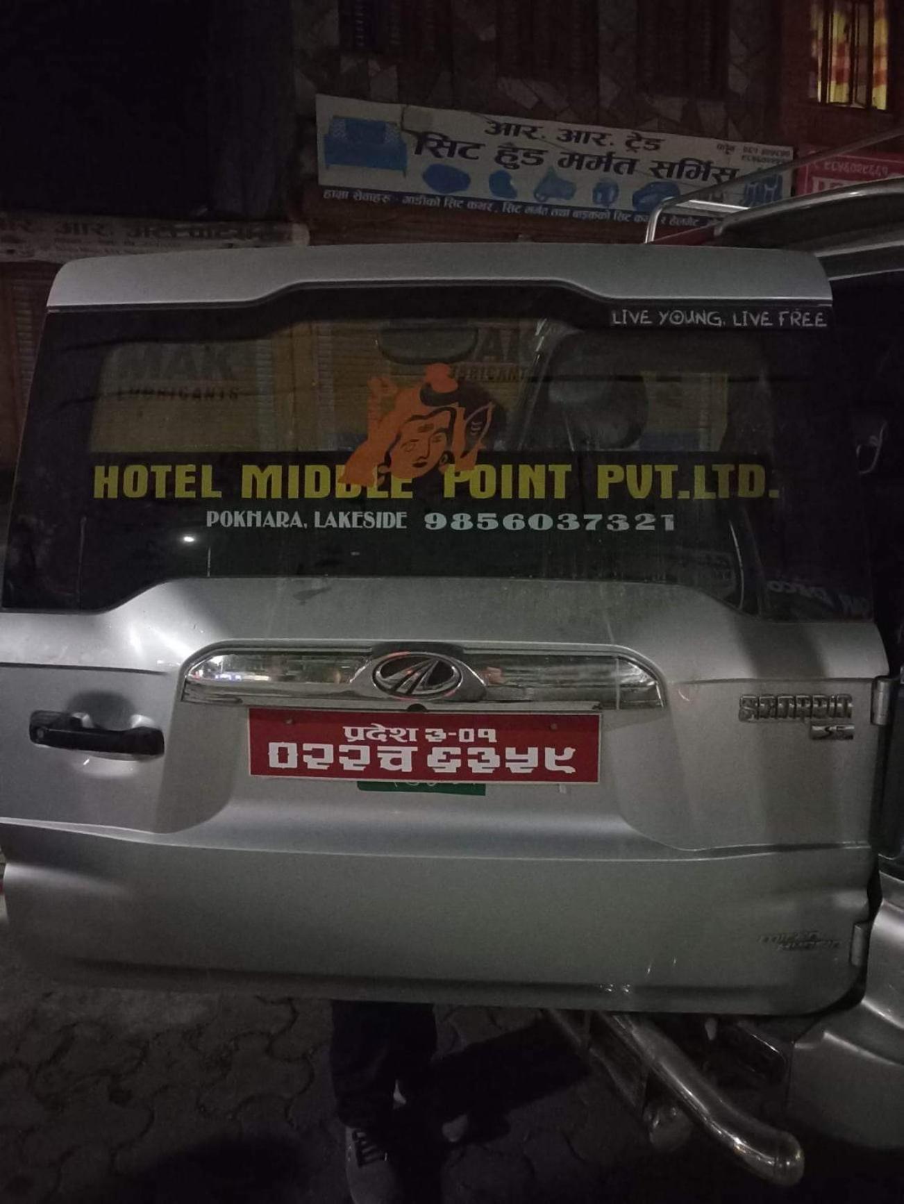 Hotel Middle Point Pvt Ltd Pokhara Exteriör bild