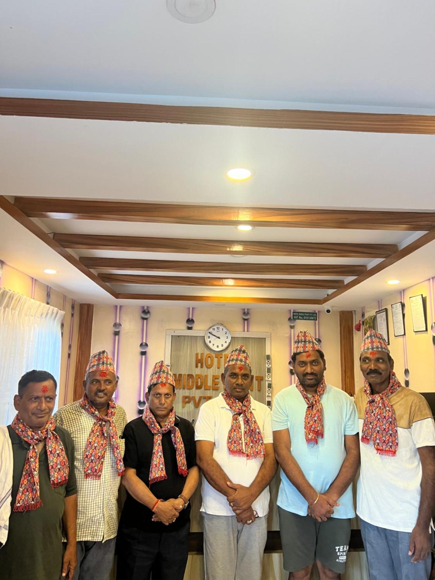 Hotel Middle Point Pvt Ltd Pokhara Exteriör bild